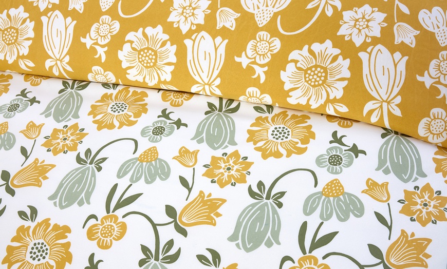 Image 3: Floral Reversible Duvet Sets