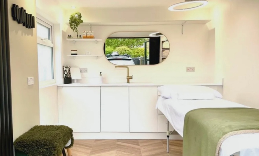 Image 3: Up to 30% Off on Facelift - Non-Surgical at Skinfinity