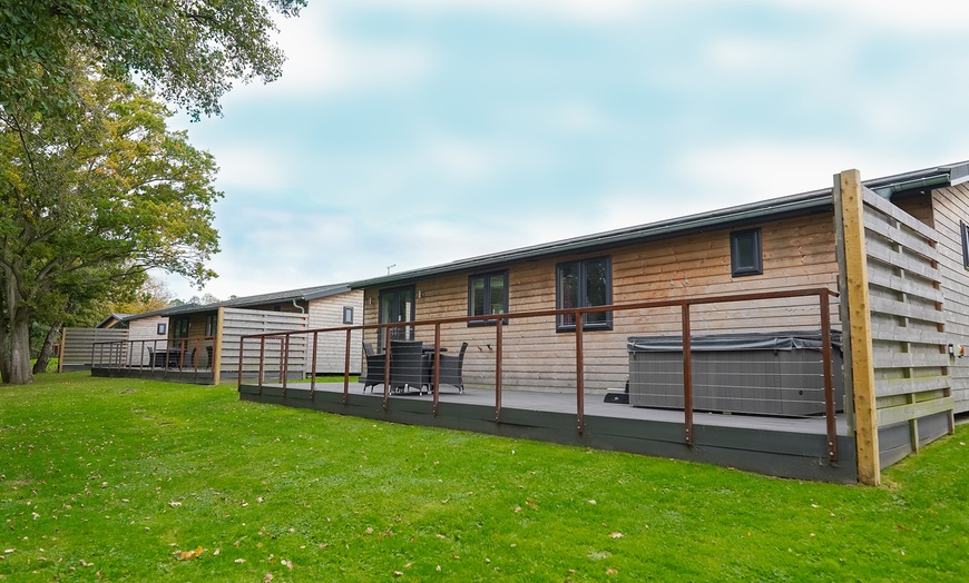 Image 3: East Sussex: Holiday Home or Two-bedroom House