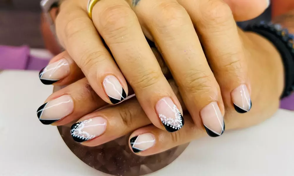 Manicura y/o pedicura o primera puesta de gel/acrílico