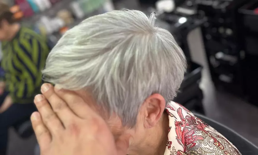 Image 17: Sesión de peluquería con masaje, corte y tratamientos extra a elegir