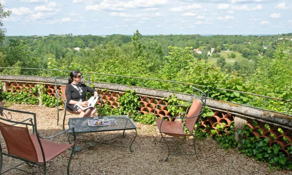 Cognac : chambre supérieure, deluxe ou suite avec pdj et spa en option