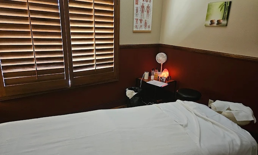 Image 6: Unwind and Recharge: 1 or 2 60-Minute Deep Tissue Massages with Aromatherapy at Health Atlast. Save Upto 67% 