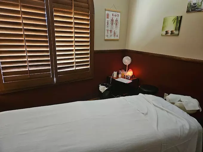 Unwind and Recharge: 1 or 2 60-Minute Deep Tissue Massages with Aromatherapy at Health Atlast. Save Upto 67% 