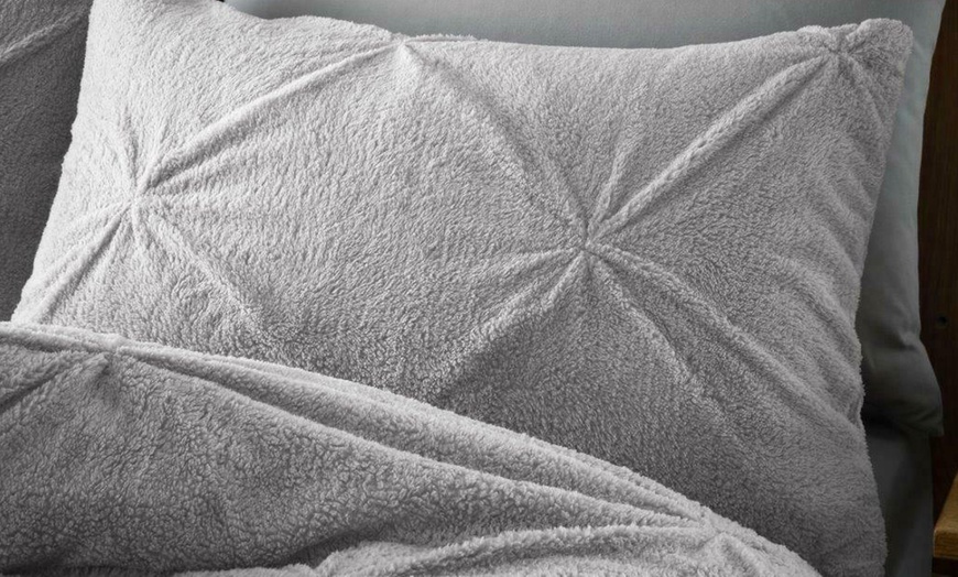 Image 3: Gaveno Cavailia Teddy Chiswick Duvet Cover Set or Teddy Fitted Sheets