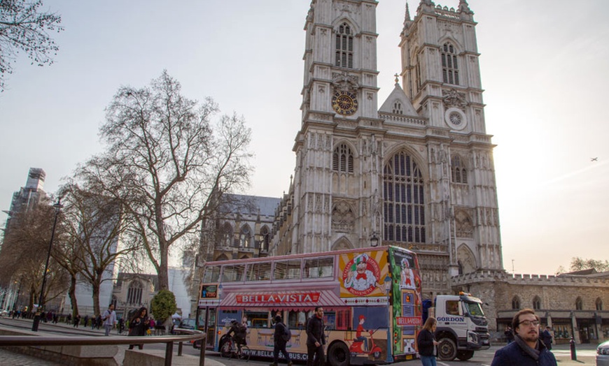 Image 8: Adult or Child Ticket to Buckingham Palace with Afternoon Tea