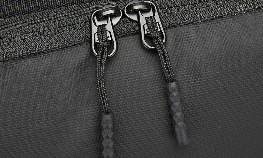 Image 5: Mochila de viaje con compartimento para portátil y puerto de carga