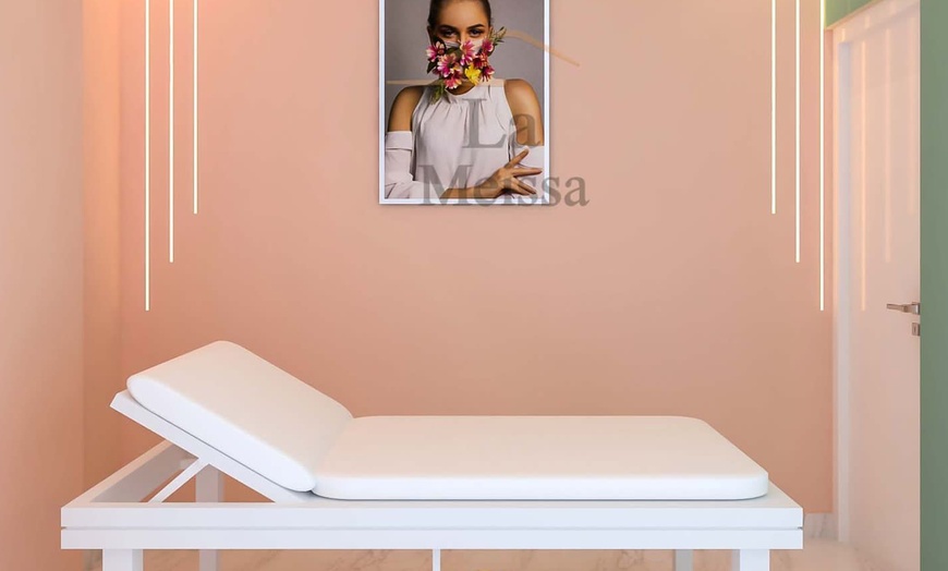 Image 3: Glow with HydraFacial, Diamond-Microdermabrasion, Vit-C Serum, & More