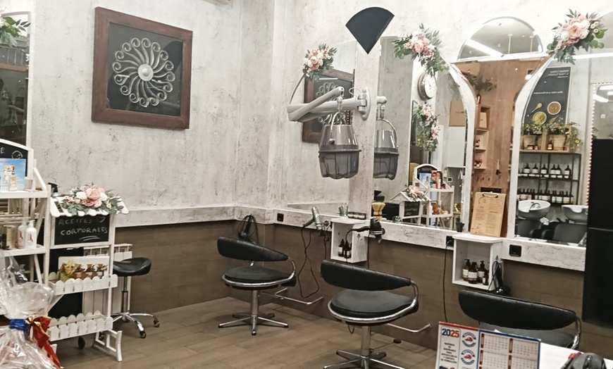 Image 3: Corte, mascarilla, peinado y opción a tratamiento reparador o de color