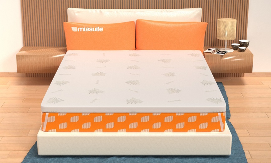 Image 1: Topper in memory foam in aloe vera Miasuite