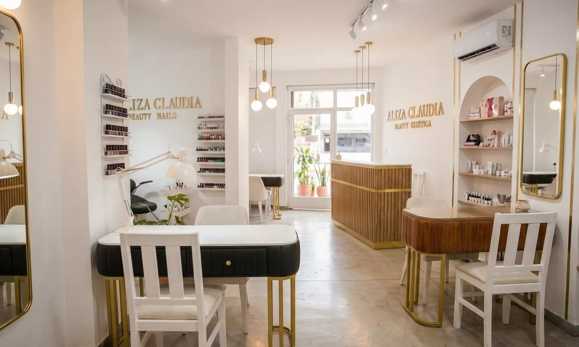 Manicura y/o pedicura con esmaltado normal o semipermanente