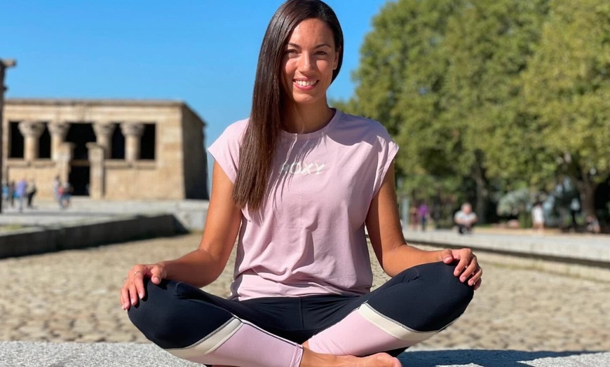 Image 4: Experiencia de SUP yoga de 1 hora para 1 o 2 personas