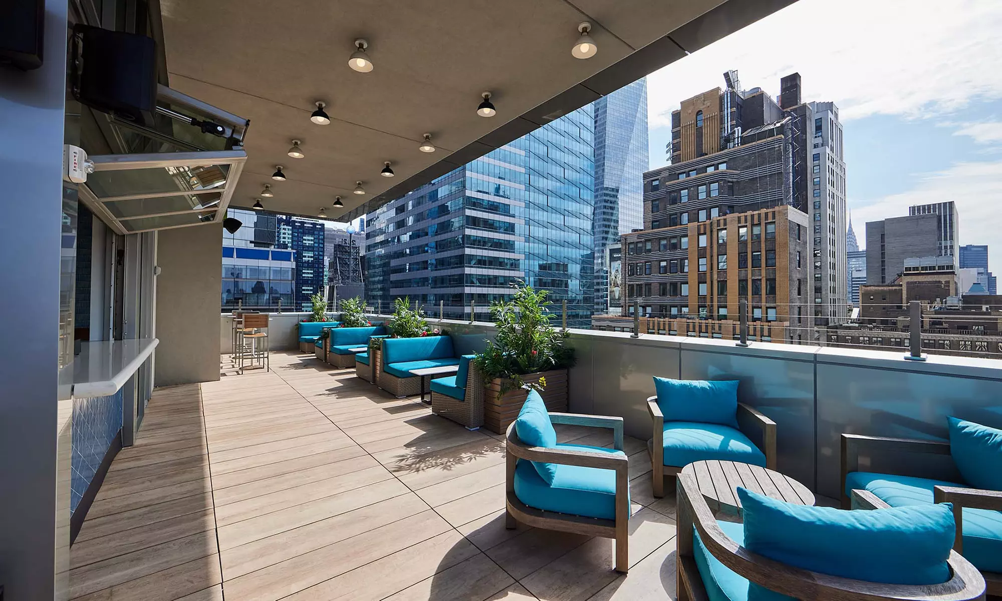 Resort in Midtown Manhattan with Rooftop Pool