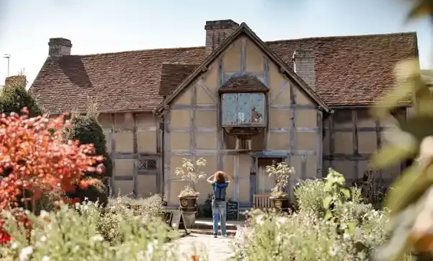 Image 2: Enjoy Historic Stratford-upon-Avon Golden Tours 