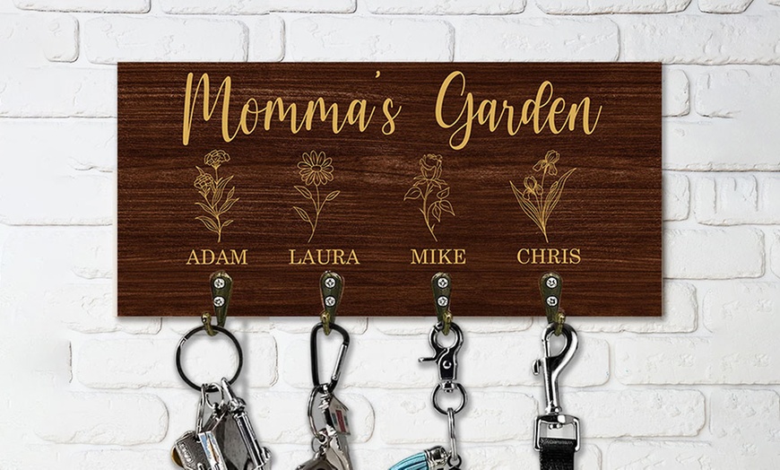 Image 5: Personalisiertes Schlüsselbrett aus Holz mit Namen in Design nach Wahl
