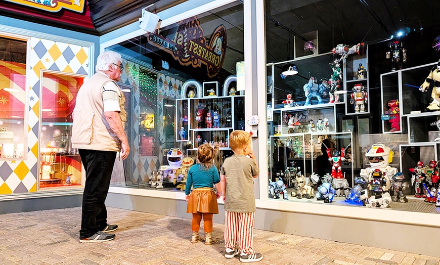 Image 20: Speelgoedmuseum meets Jurassic Park: alles-in-één ticket voor Spelebos