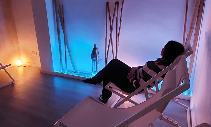 Image 4: 1 o 4 masajes personalizados o ritual con gravedad cero y haloterapia