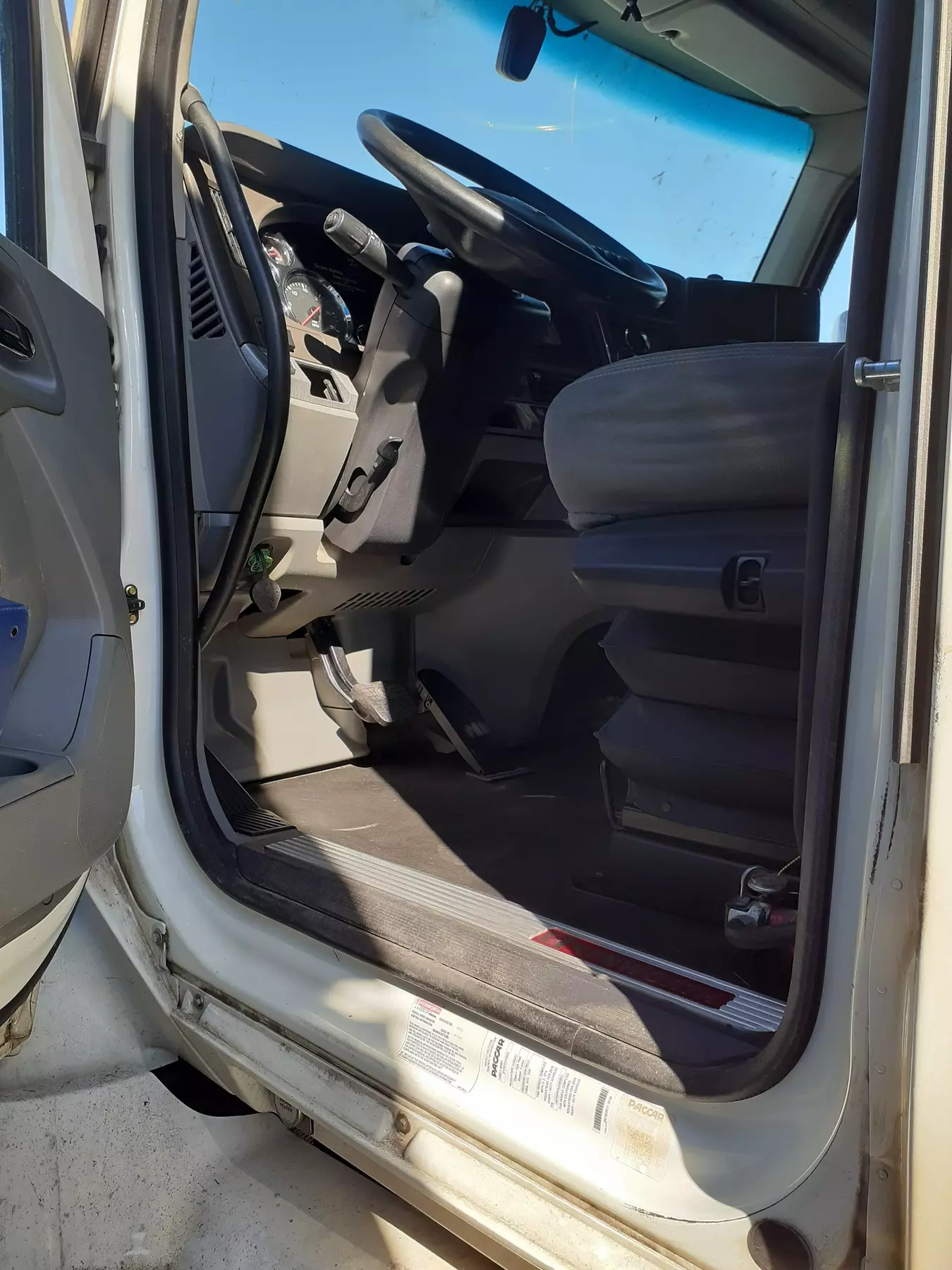 Diamond Shine Full Detailing for Car, SUV, Truck, Van and Semi-trucks 