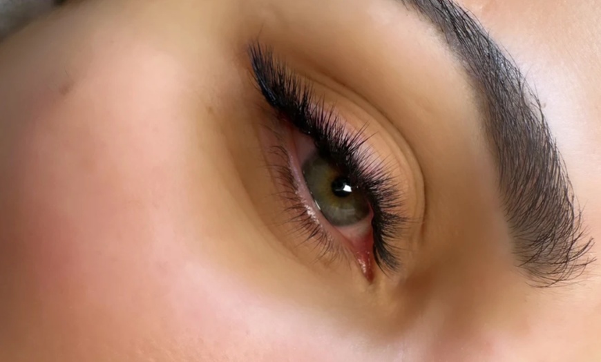 Image 3: Beauté du regard : découvrez les techniques de cils les plus tendance