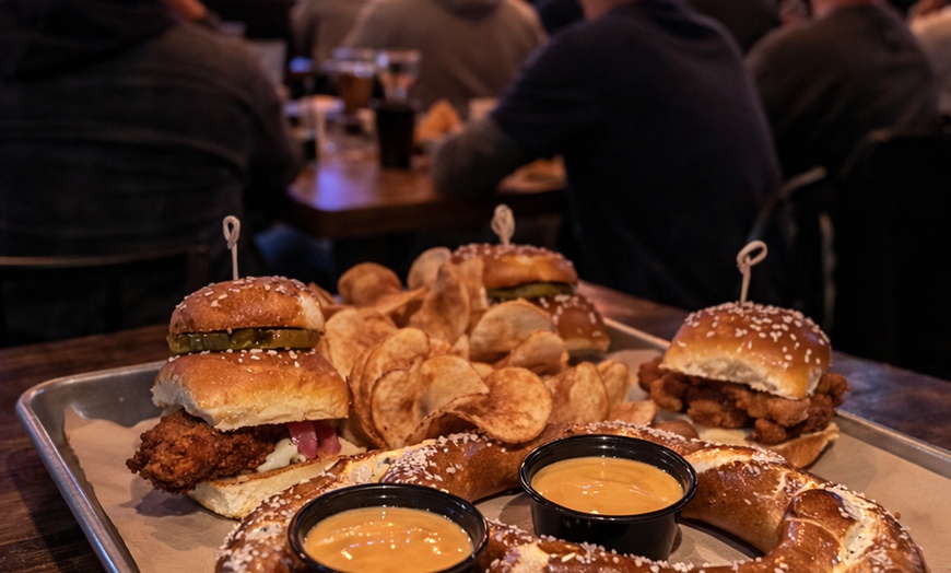 Image 5: Bracket Bar | College Basketball Pop-Up