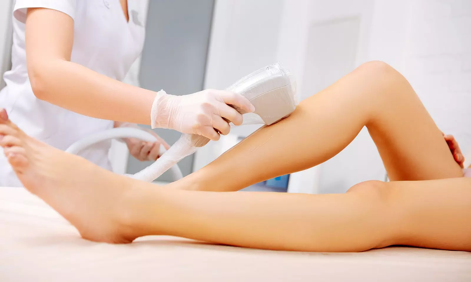 Hasta 6 sesiones de depilación láser unisex en zona a elegir en el Spa Playa De Granada (hasta 76% de descuento) - Primary Image