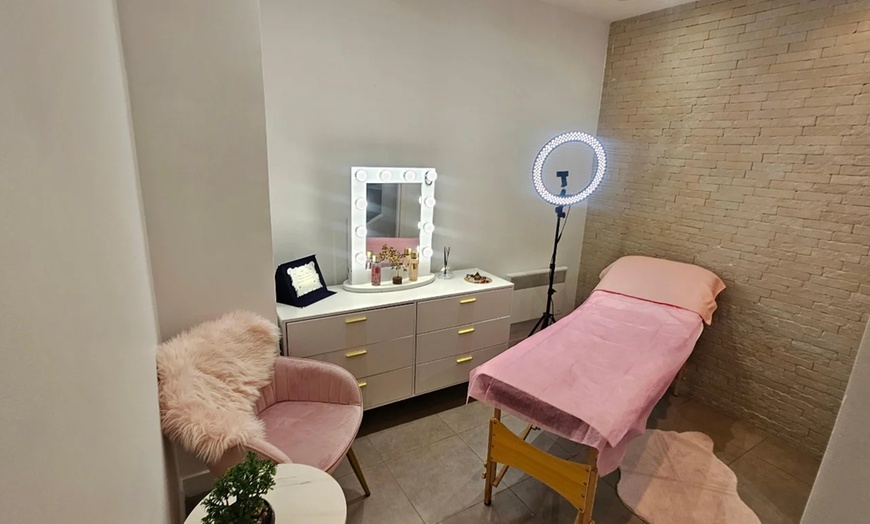 Image 2: Renaissance de la peau chez Golden Skin Paris