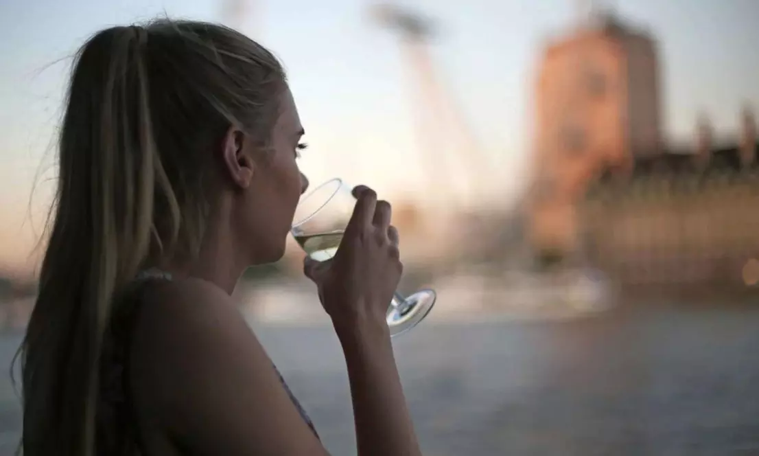 River cruise on the Thames with live music and canapés