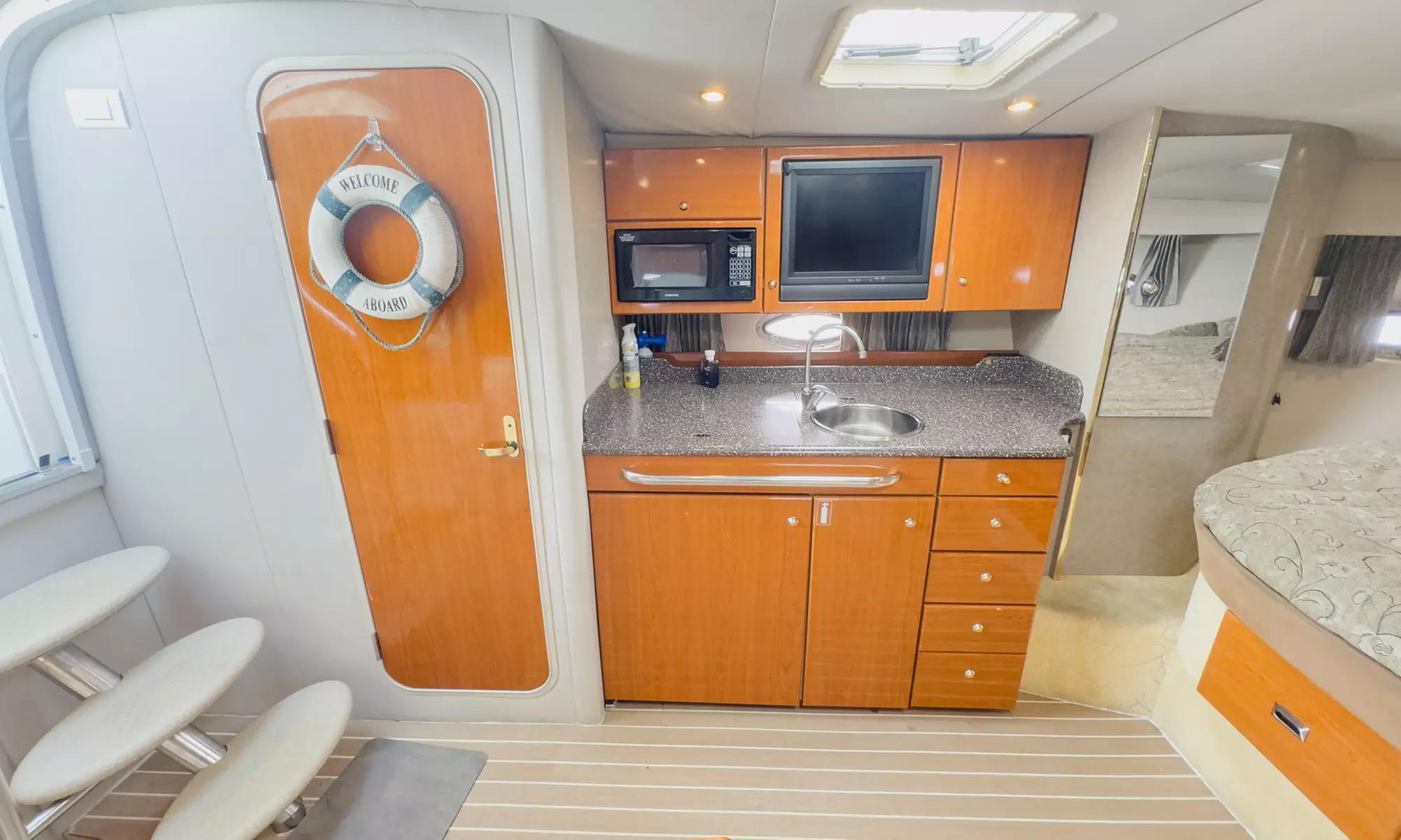 Set Sail for Adventure: Unforgettable Yacht Cruises Await!