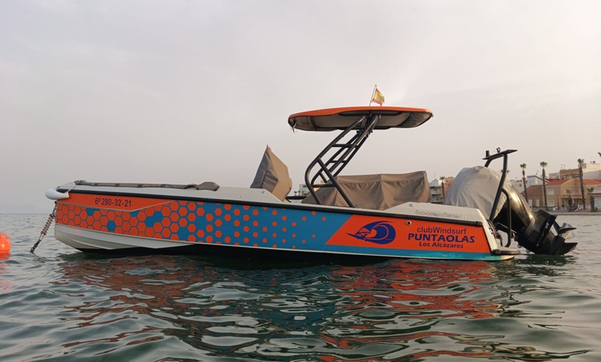 Image 2: Descubre el Mar Menor: 20 minutos de banana boat para hasta 5 personas 