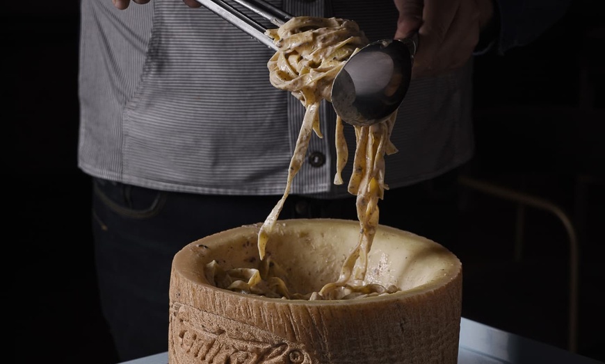 Image 4: Menú italiano de cena para 2 o 4 con pasta o pizza, postre y bebidas