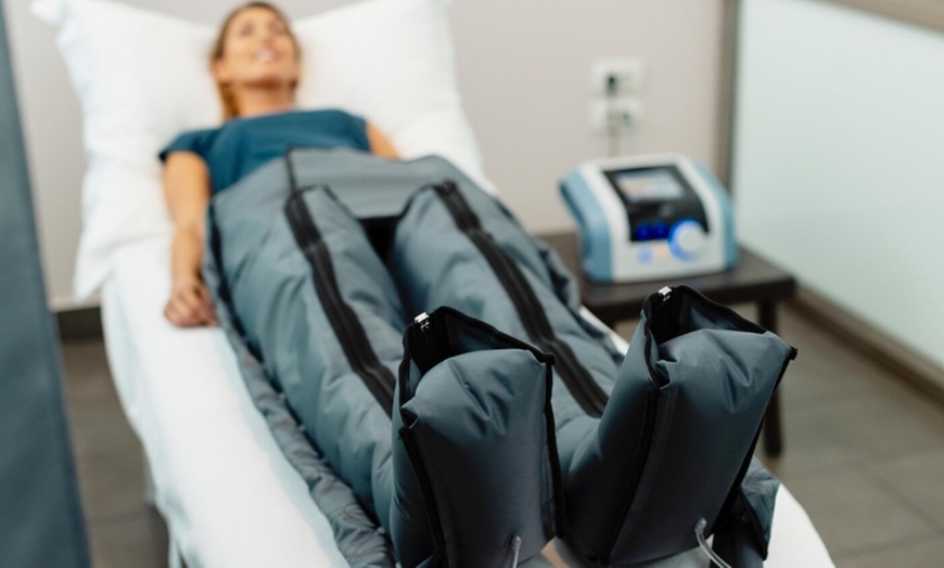 Image 4: Tratamiento reductor combinado con aparatología y masaje drenante