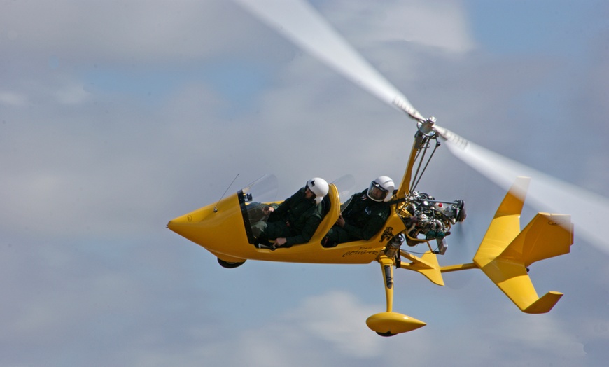 Image 12: Bautismo de vuelo: autogiro para 1 o 2 personas con duración a elegir 