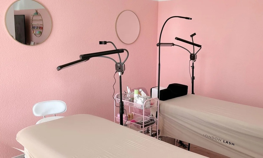 Image 4: Wimpern- und / oder Augenbrauen-Lifting, optional mit Färben