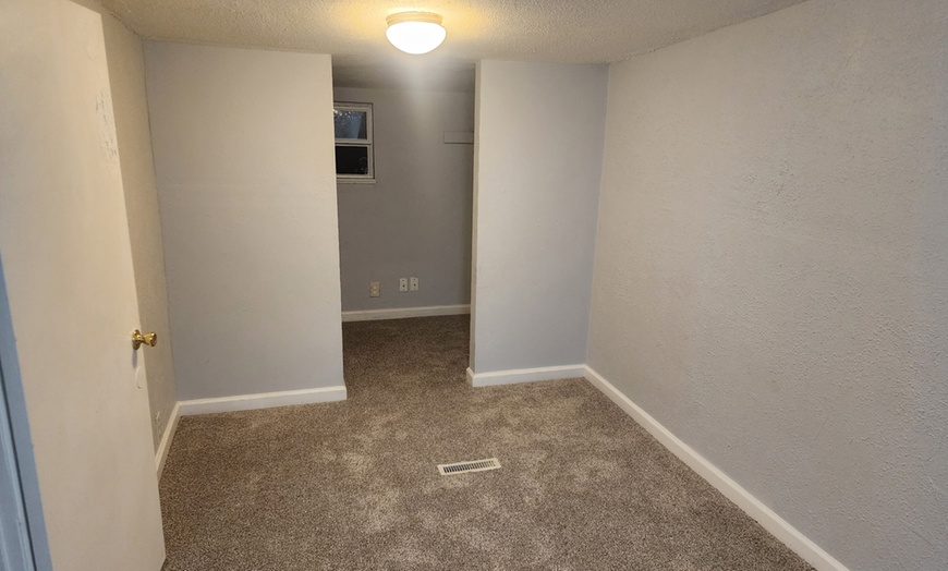Image 5: House Cleaning, 6 to 8 Windows Cleaning, Move In & Out Cleaning