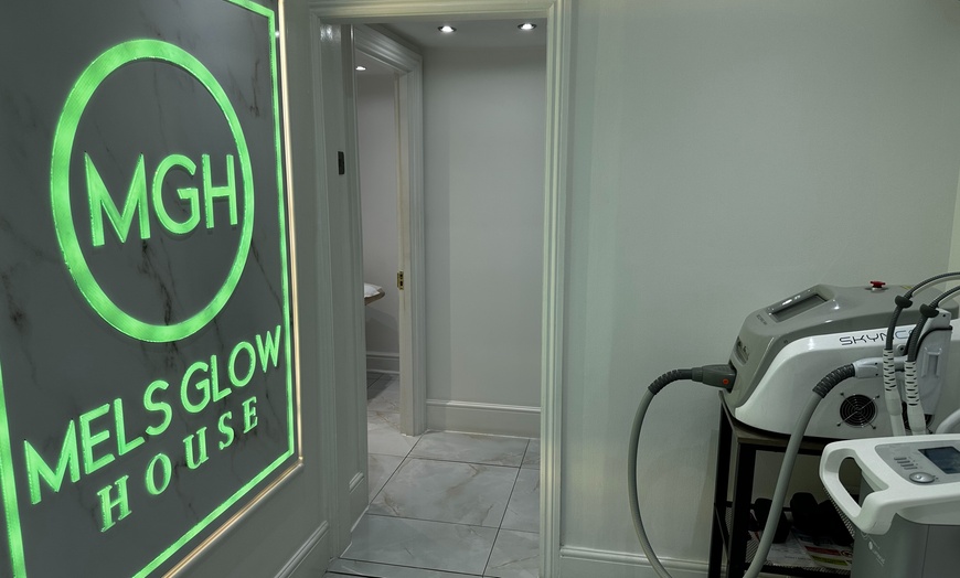 Image 3: Get Smooth w/ Hollywood, Underarm, Full Leg, Half Leg or Brazilian Wax