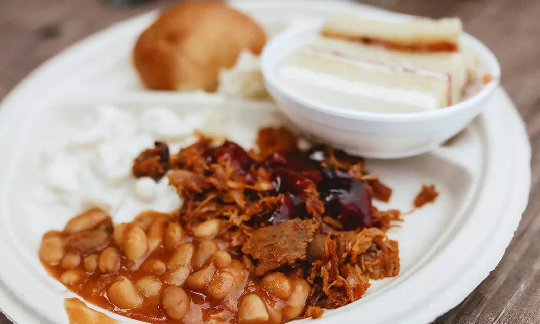 Lumberjack Feud Show & All-You-Can-Eat Southern Supper – Pigeon Forge