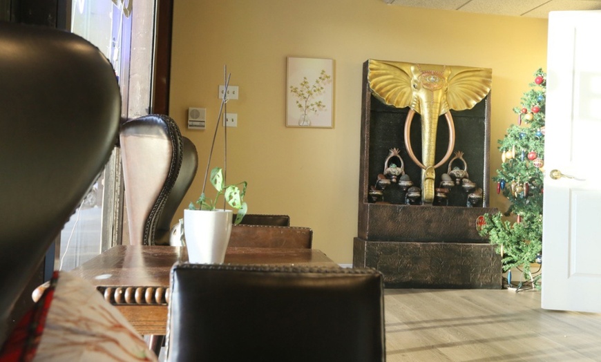 Image 6: Couples massage bliss—Choose 60, 90, or 120 minutes of relaxation!