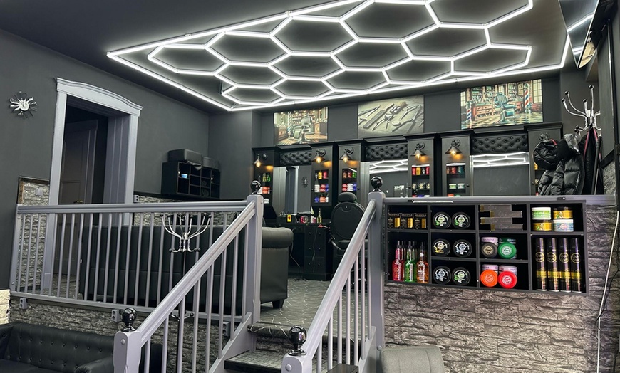 Image 2: Herren-Haarschnitt inkl. Waschen & Föhnen opt. Bart-Rasur für 1 Person