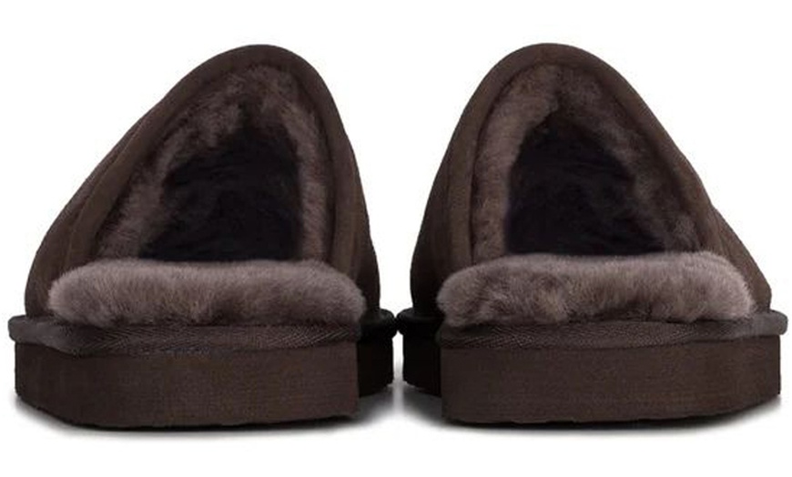 Image 3: Redfoot Men's Sheepskin Mule Slippers