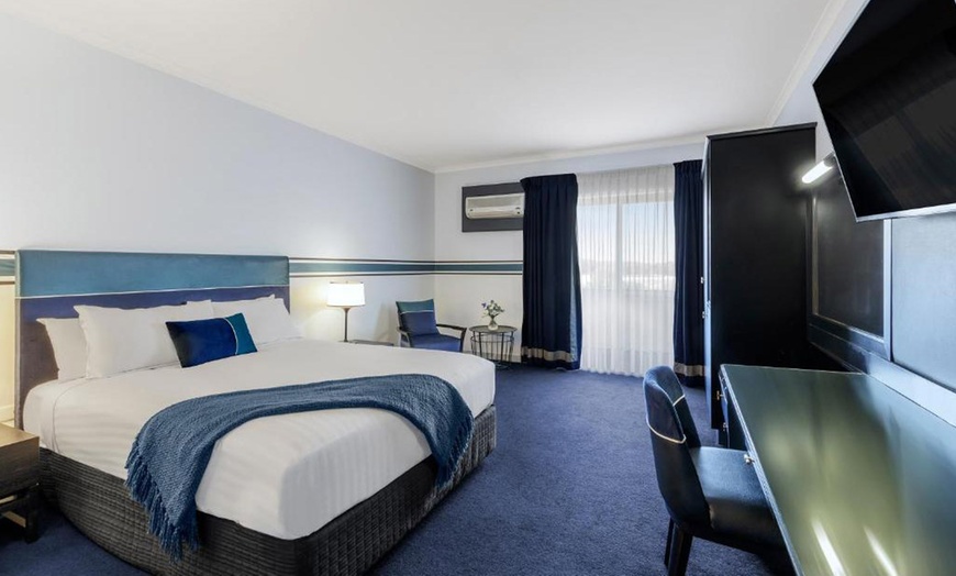 Image 2: Stylish Canberra stay for two at Ramada Diplomat + breakfast & parking