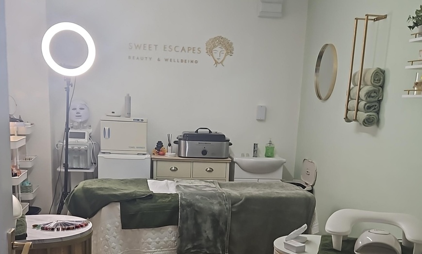 Image 3: 30 or 60-Min Pamper Packages - Back Scrub, Massage & Facial