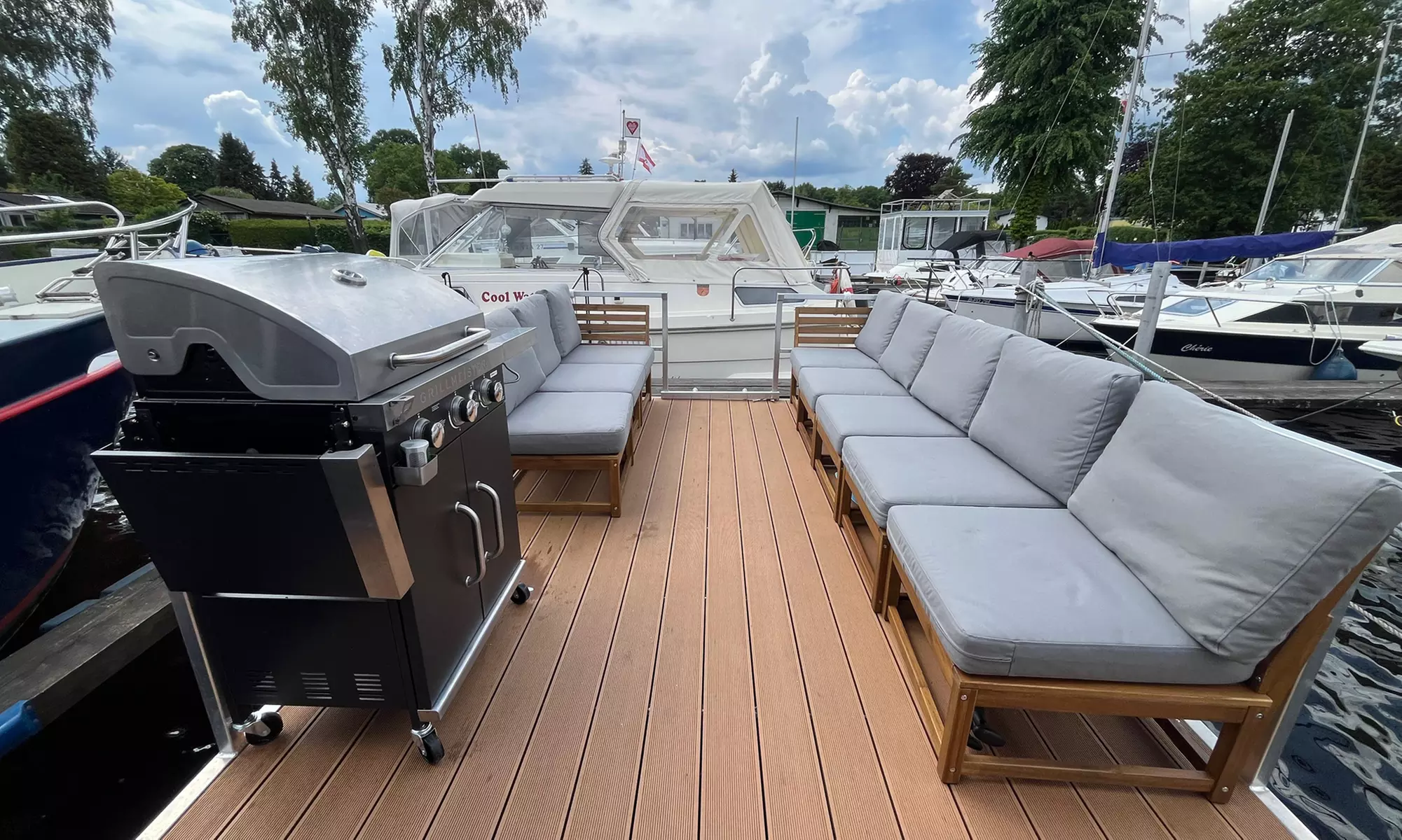 8 Std. Grillboot mieten in Berlin für bis zu 14 Personen (Mo-Do)