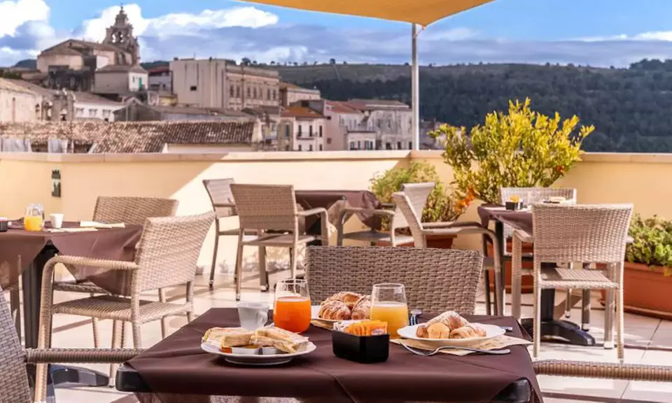 Ragusa 4*: camera Classic con colazione, drink e massaggio per 2