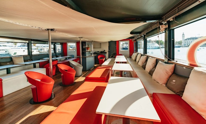 Image 14: Paseo en catamarán de 90 minutos con baño en alta mar y 1 bebida