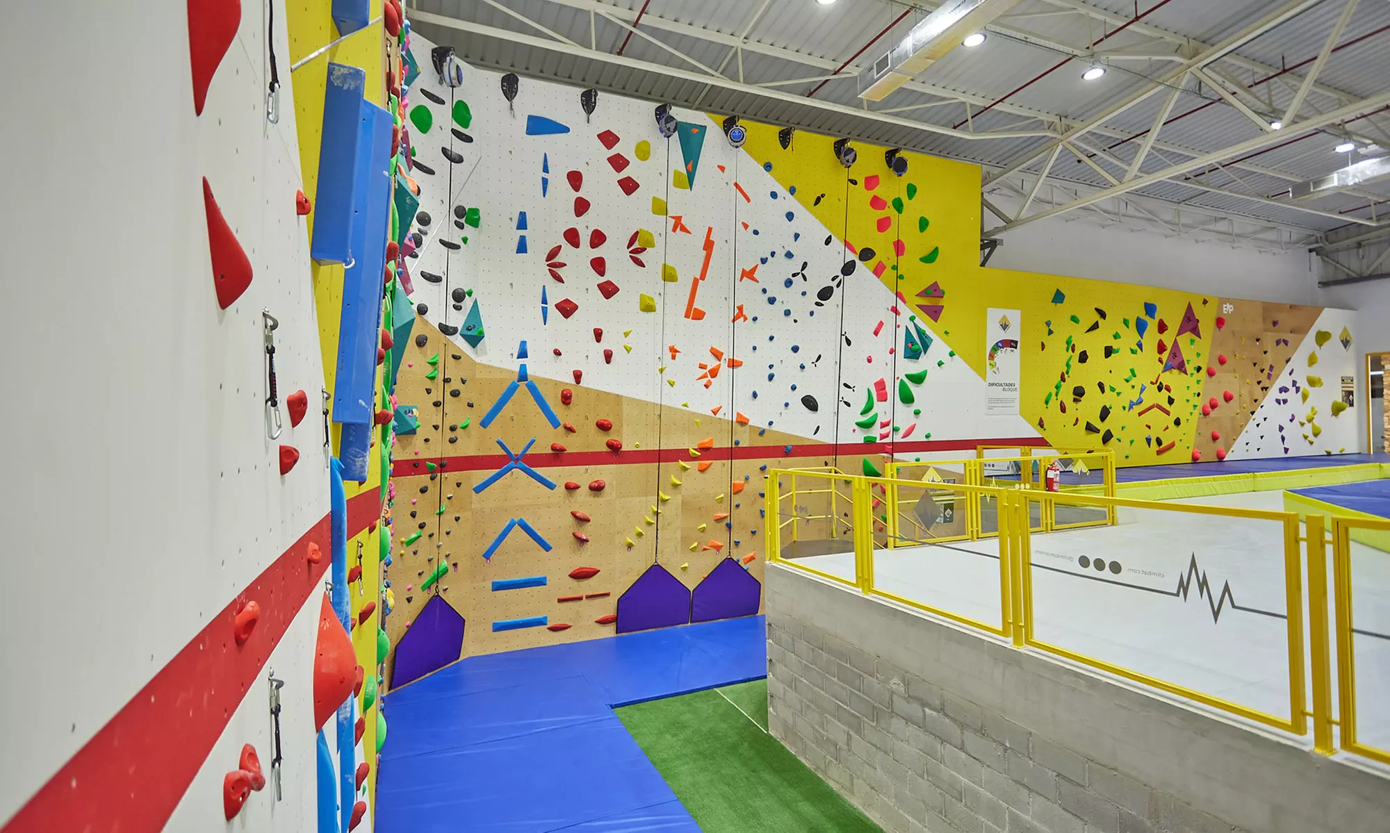 ¡Escala sin límites! Acceso libre a rocódromo para niños o adultos
