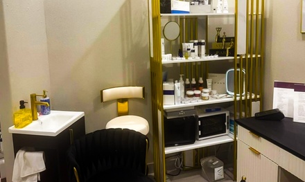 Diamond Microdermabrasion + Hydrating Facial - Lume Skin