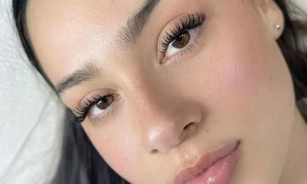 Full Set of Eyelash Extensions Natural/ Hybrid Wet Set or Volume Set @Capri Lash & Brow Boutique(Up to 50% Off)