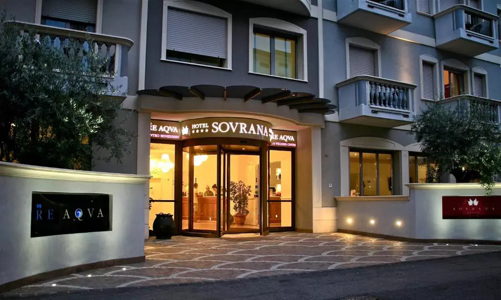 Rimini: soggiorno per 2 con colazione, idromassaggio, massaggio o cena al Sovrana Hotel And Re Aqva Spa 4* - Primary Image