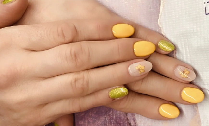 Image 2: Maniküre, opt. mit Shellack, oder Modellage mit/ohne Verlängerung