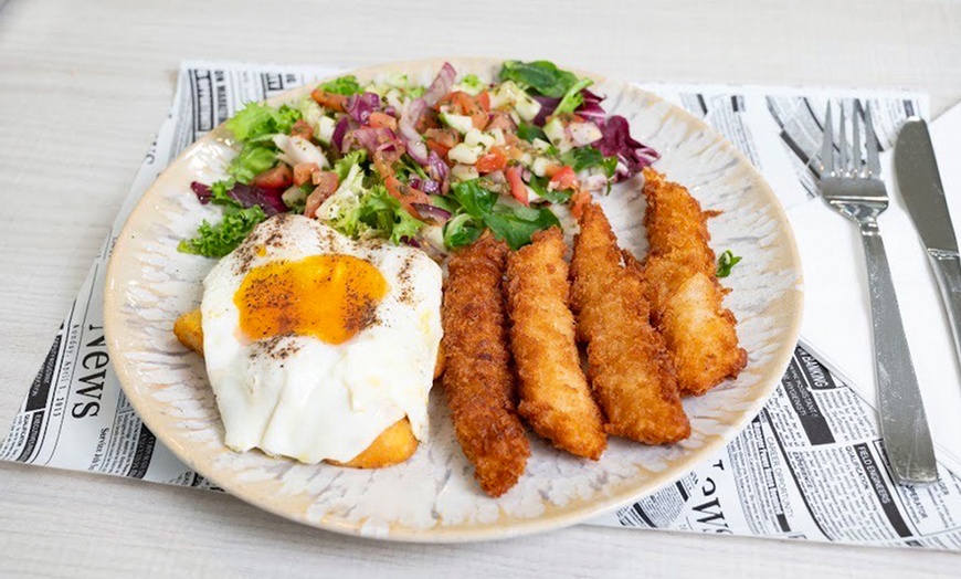 Image 6: Menú mediterráneo con entrante, principal, postre y bebida